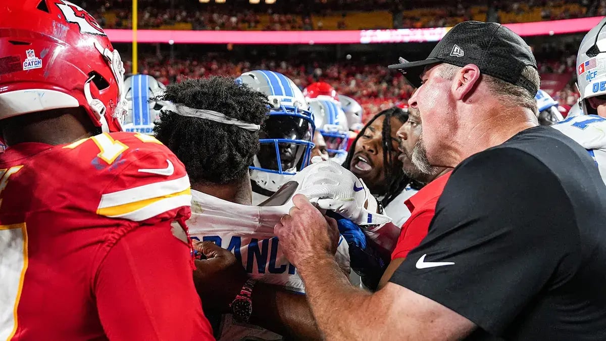 nfl-chiefs-lions-fight-101325-1